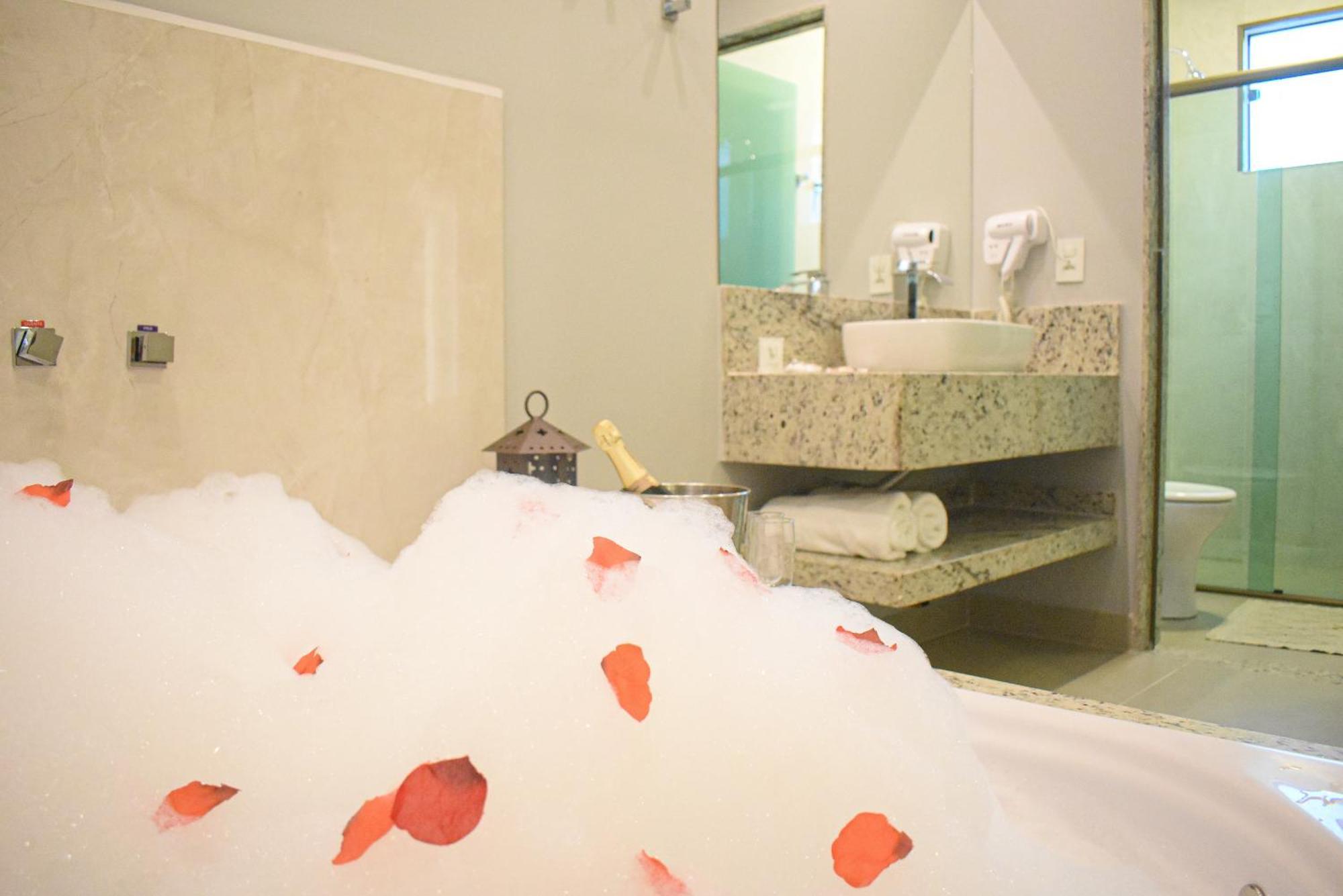 Suite Spa Bath Ground Floor,1243557232:JPEG
