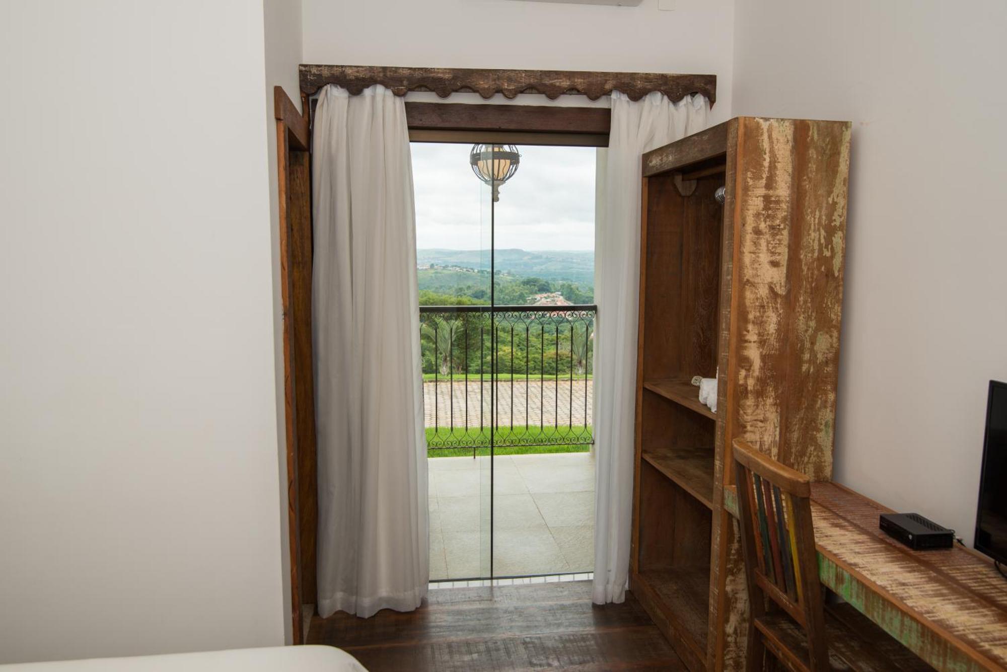 Suite Partial Mountain View